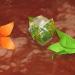 лилии и ваза выполнены оригами