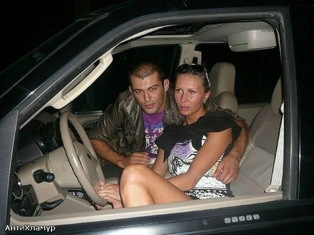 В машине с любовником русские