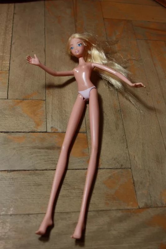 Мамочка длинные руки. Кукла с длинными ногами. Кукла на шарнирах. Кукла с гнущимися конечностями. Куклы с очень длинными ногами.