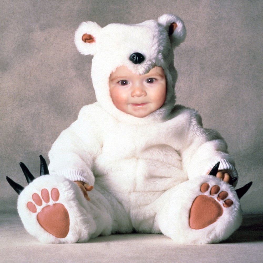 Ребенок в костюме медвежонка
