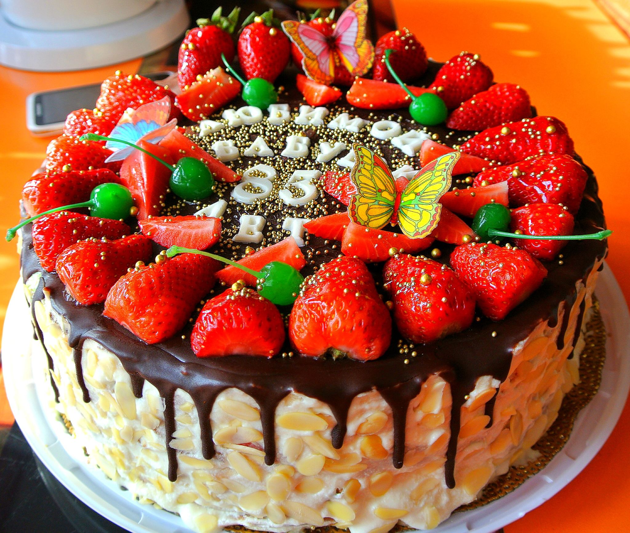 Какой торт можно купить. Красивые торты. Фруктовый торт. Красивый торт с фруктами. Красивые торты на день рождения.