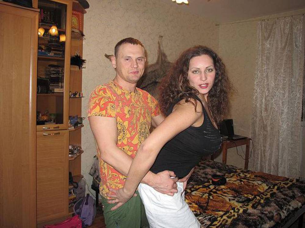 Жену в присутствии мужа русские
