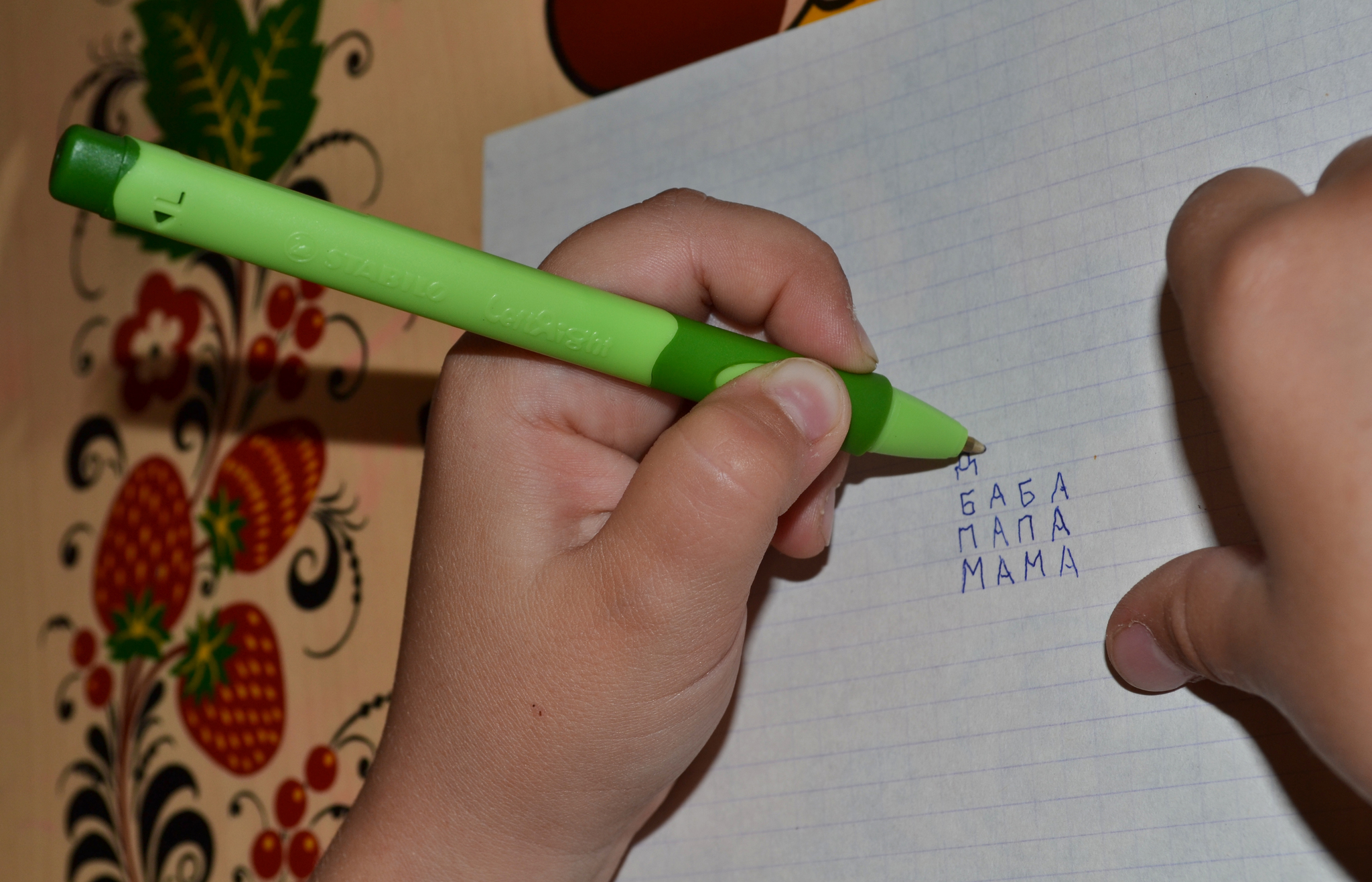 Можно взять ручку. Ручки ребенка. Ручка для правописания. Ручки для правильного письма. Авторучка для письма детей.