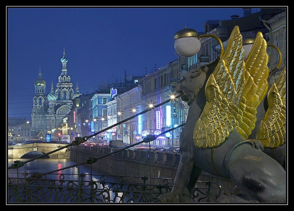 Статусы города санкт петербурга. Банковский мост в Санкт-Петербурге. Грифоны банковского моста. Грифоны банковского моста в Санкт-Петербурге. Грифоны дворец Дворцовая набережная.