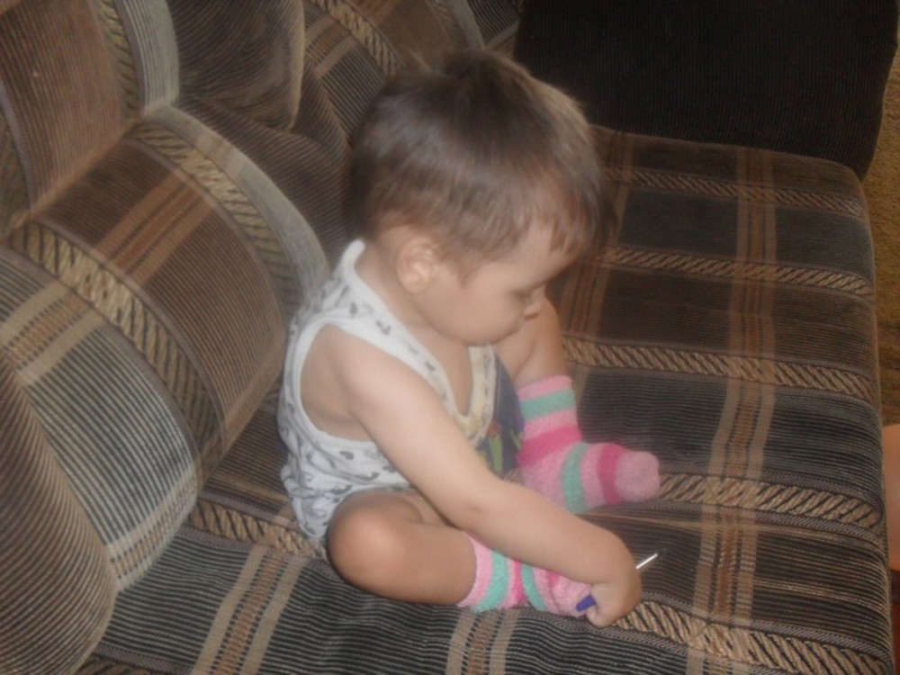 как научить ребёнка ходить самостоятельно. ребенок в 1 1 не ходит форум. маленькие дети первые шаги. ребенок 1 год. ползать на четвереньках.