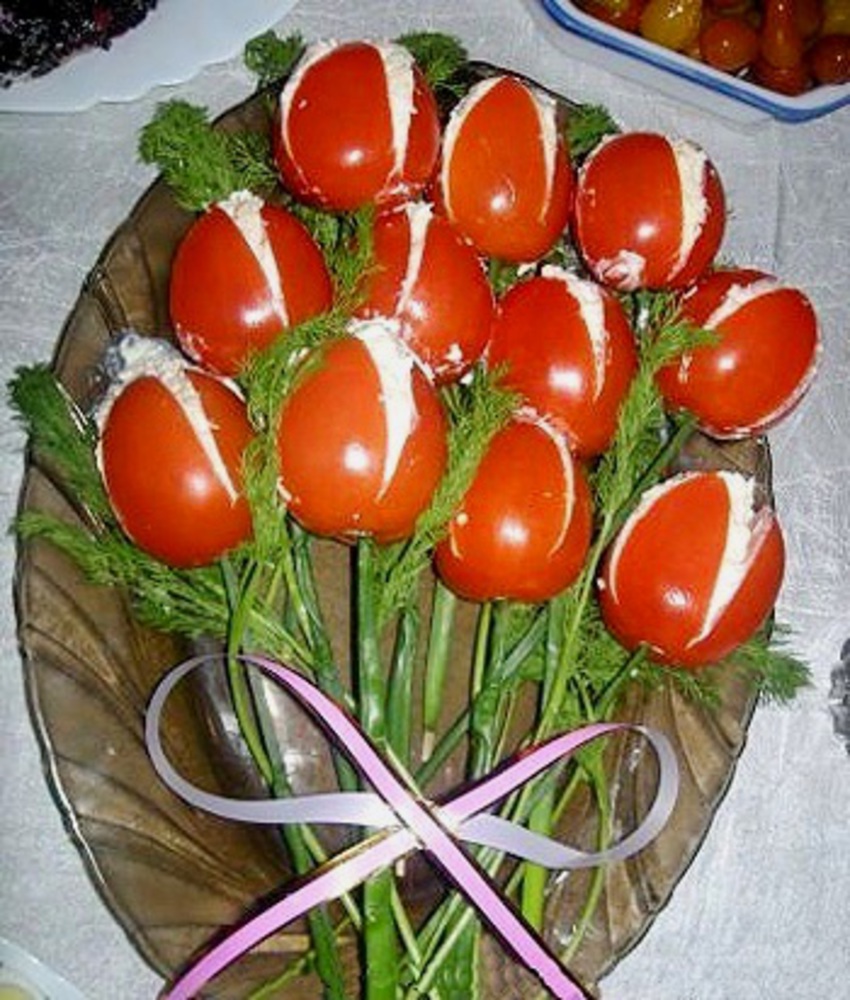 Украшения блюд праздничного стола из помидор