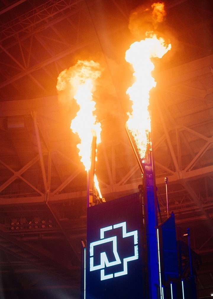 Rammstein fire. Рамштайн огонь. Rammstein Fire show. Горелки концерт рамштайн.