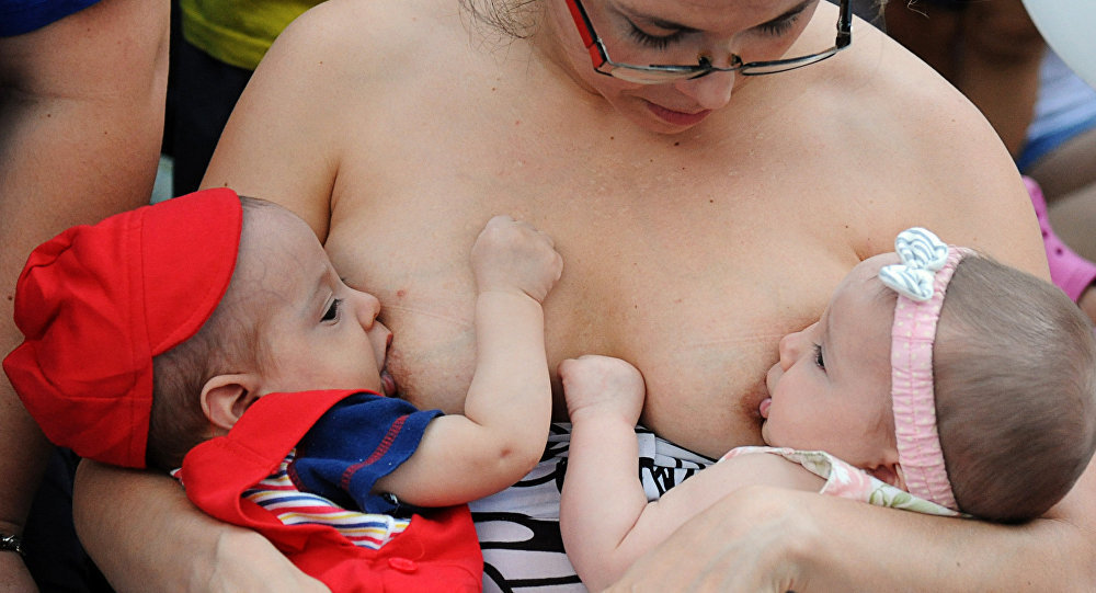 prostitutkoy-video-kormyashie-bolshie-grudi