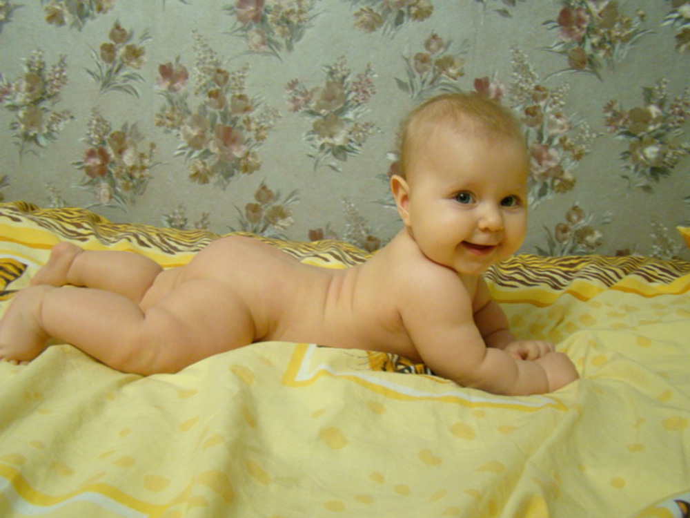 Голопопая. Малышня голышня. Дочка голышня. Голышня голопопая. Голышня фотосессия