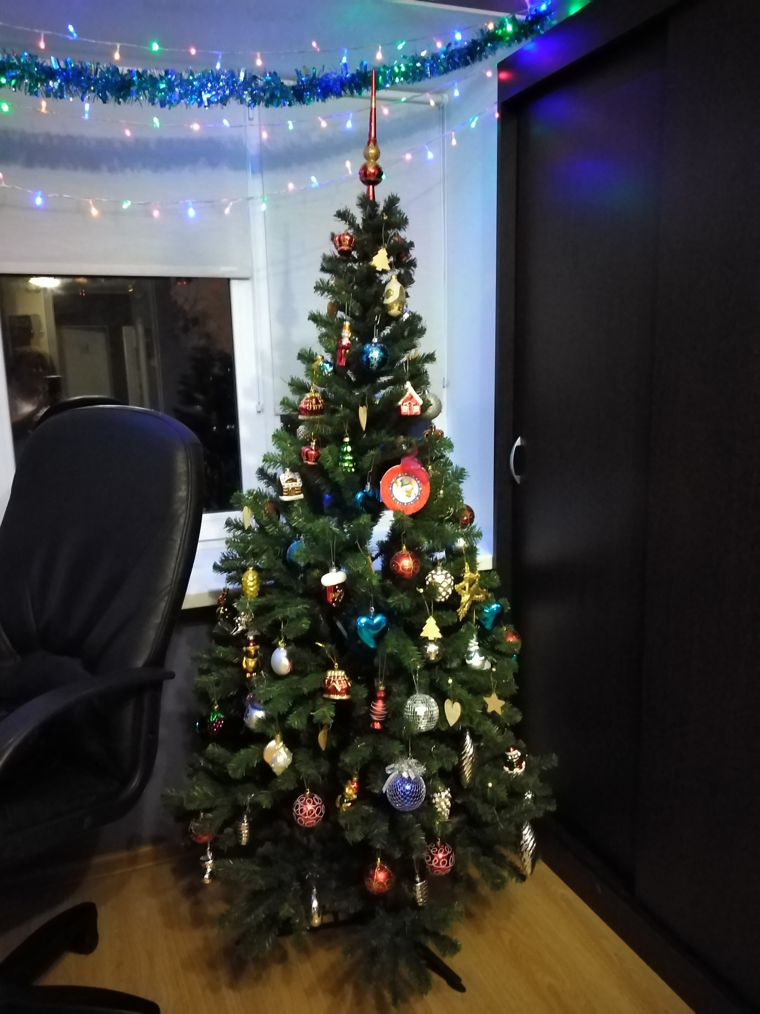 Елка уехала. Ёлка певица. Поезд крисмас траин рождественский. Ёлка на дворцовой площади 2022. Елка уехала.