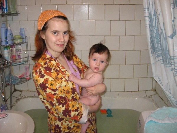 Зрелая мама в ванной