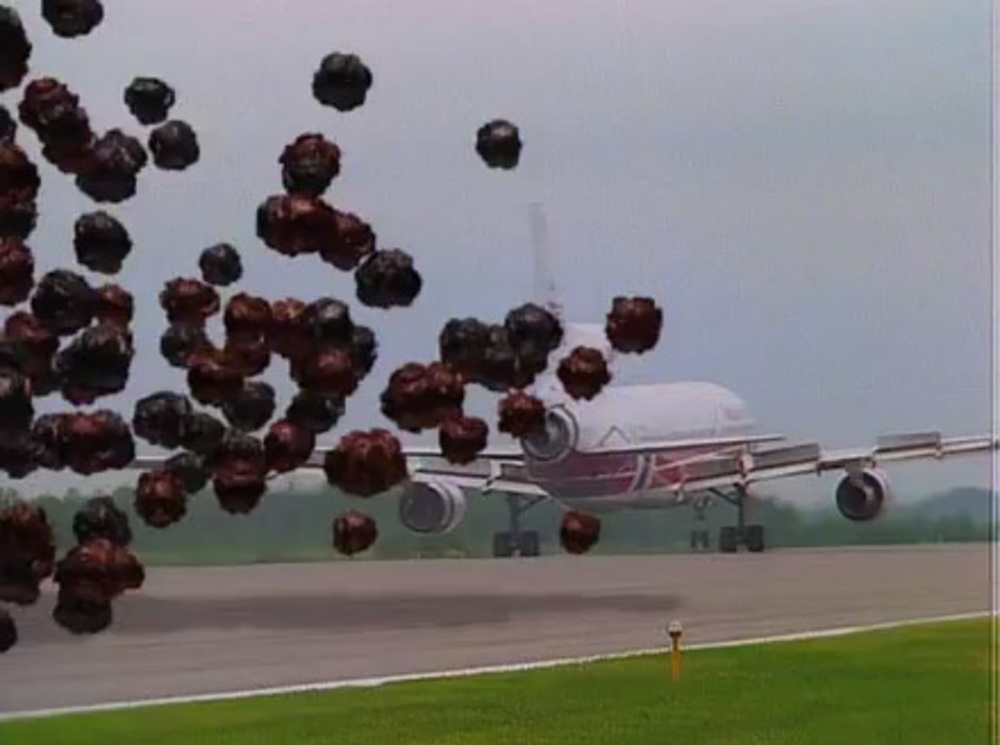 огромный шар. шары мыльные пузыри. джонатан трапп шарах на воздушных. ходячая фигура фламинго. человек шар.