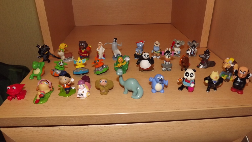 Редкие киндеры. Коллекции Киндер сюрпризов 2010. Игрушки из киндеров. Киндер сюрприз игрушки коллекции. Коллекция игрушек из киндера.