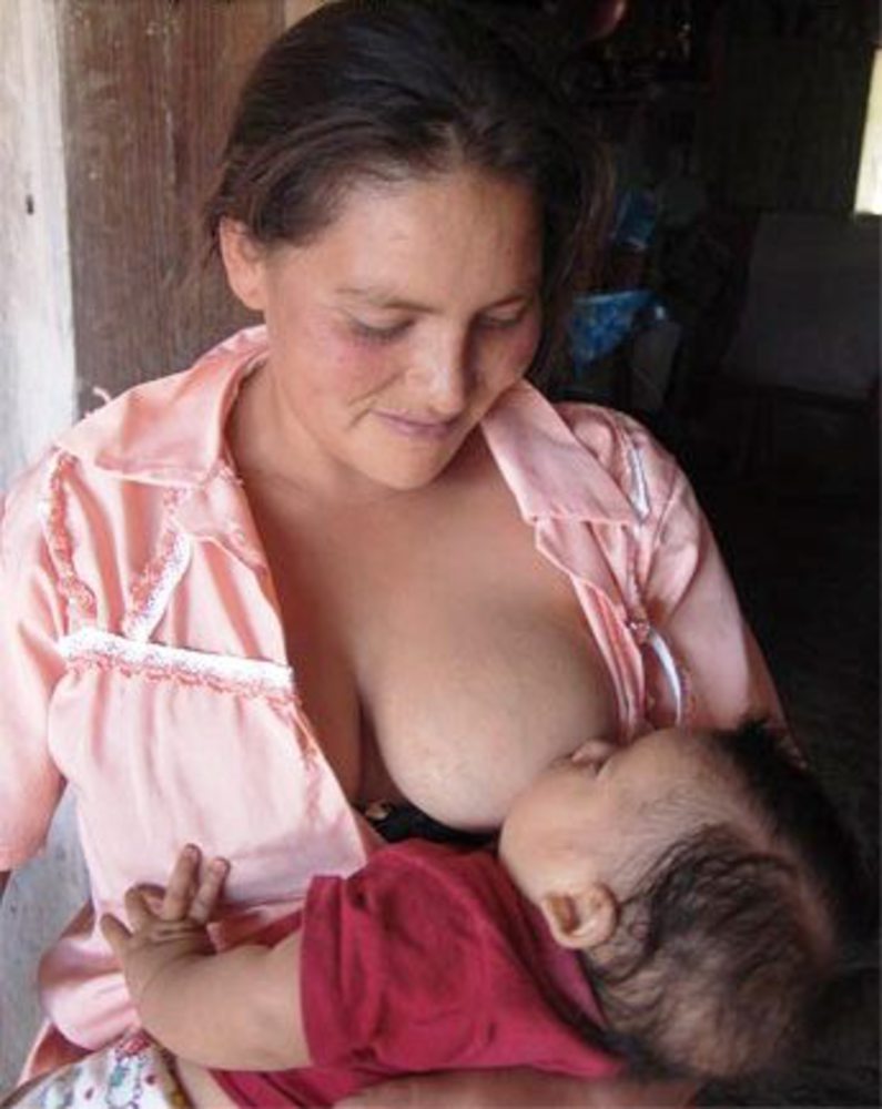 кормящие мамы трогают грудь фото 114