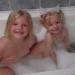 Две сестрицы в пенной ванне