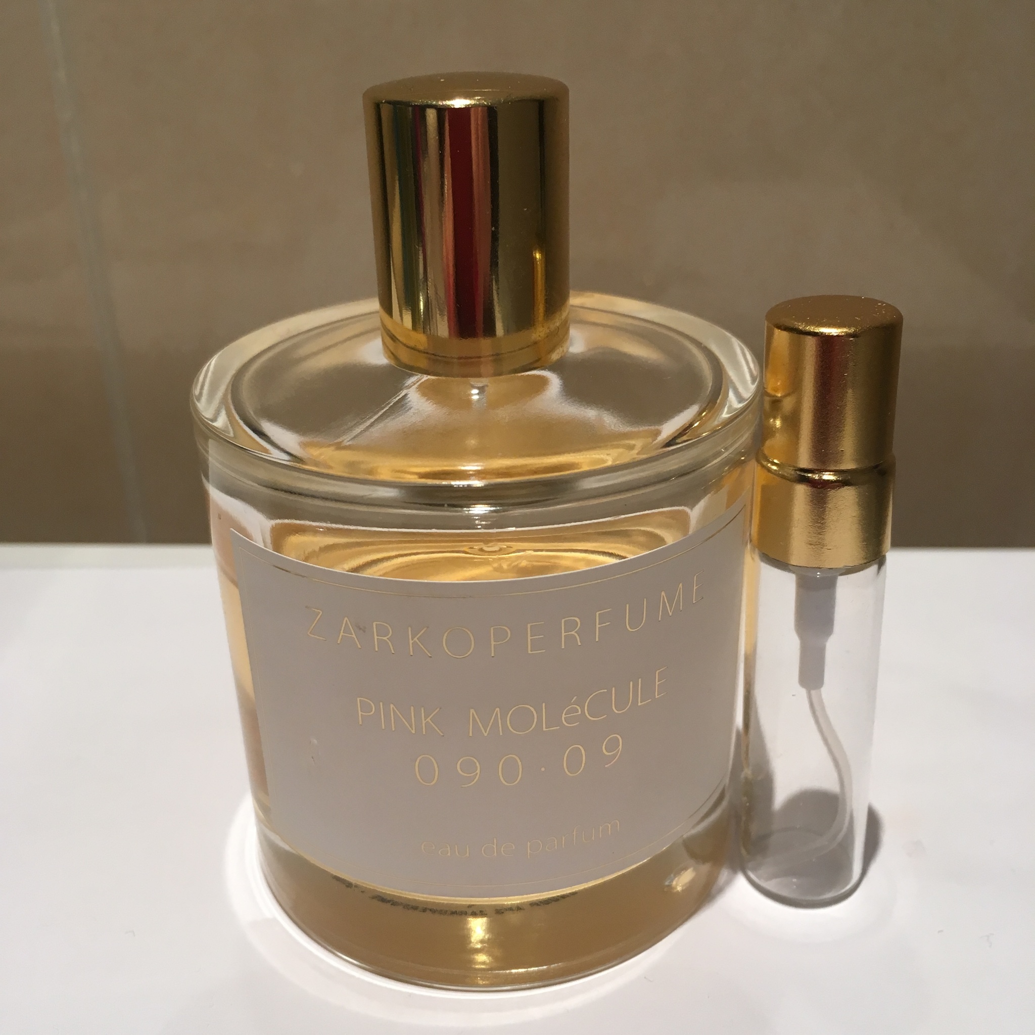 Parfum 02. Зарко Парфюм 2. Одеколоны селективные в кожаном футляре. Селективный Парфюм 1977. Духи селективные в золотом флаконе и с камнем.