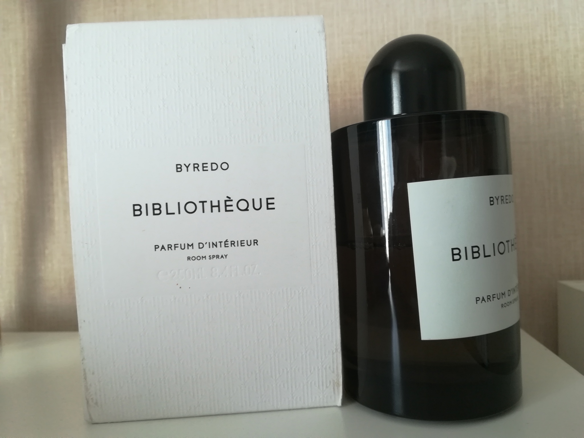 Parfum 02. Духи Байредо в черном флаконе. Byredo 1997. Byredo Парфюм черный флакон. Байредо духи Avon.