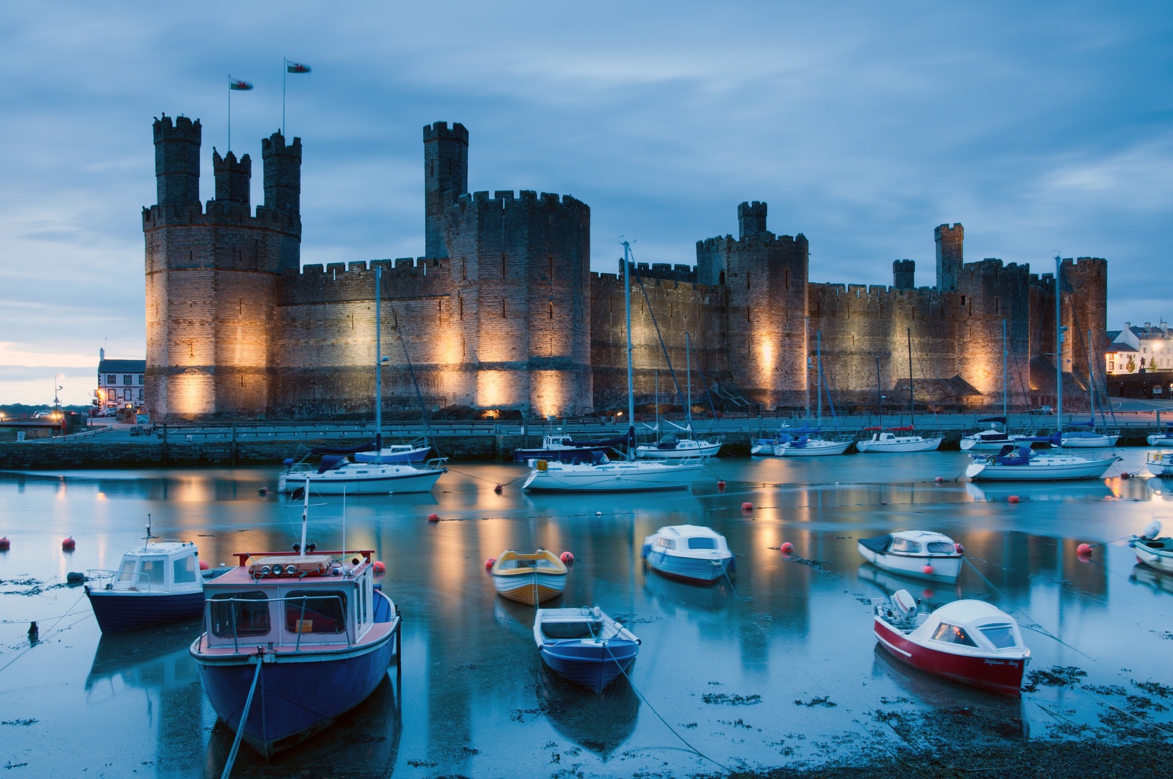 Caernarfon castle. Замок Карнарвон Caernarfon Castle. Карна́рвон Уэльс. Уэльс Caernarvon. Северный Уэльс Великобритания.