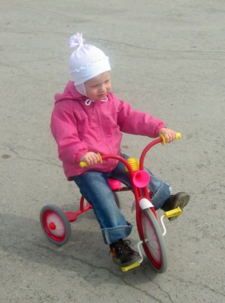 Велосипед ребенку 2 года какой. Велосипед для самых маленьких. Трехколесный велосипед для маленьких деток. Маленькие велики для малышей. Маленькие велосипеды для детей с 2 лет.