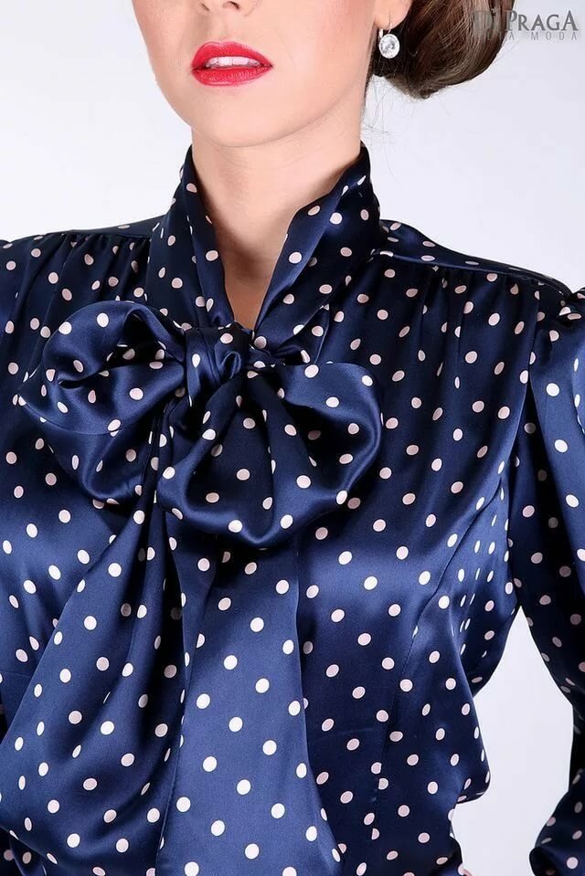 Красивые банты на блузках