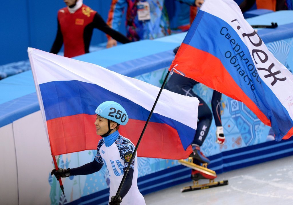 Спортсмены олимпиады 2014. Флаг Олимпийских игр Сочи 2014.