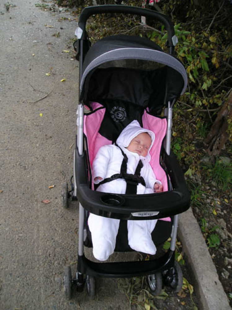 Со скольки месяцев можно прогулочную коляску. Пег Перего 6 прогулка. Летние коляски для новорожденных. Прогулка с коляской для новорожденных. Летние коляски для детей от 6 месяцев.