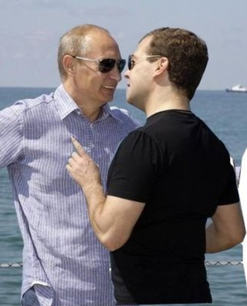 Путин и Медведев любовь арты