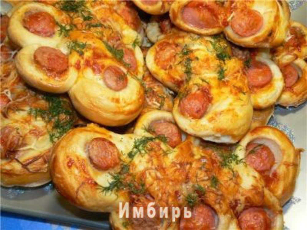 Пироги с сосиской гусеница