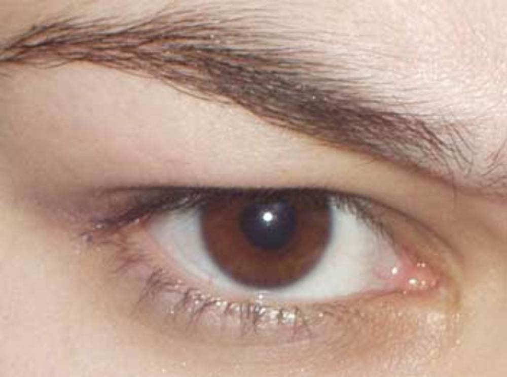 Глаза со вспышкой. Глаза со вспышкой. Люди с эффектом красных глаз. Карий цвет глаз. Блики в глазах.