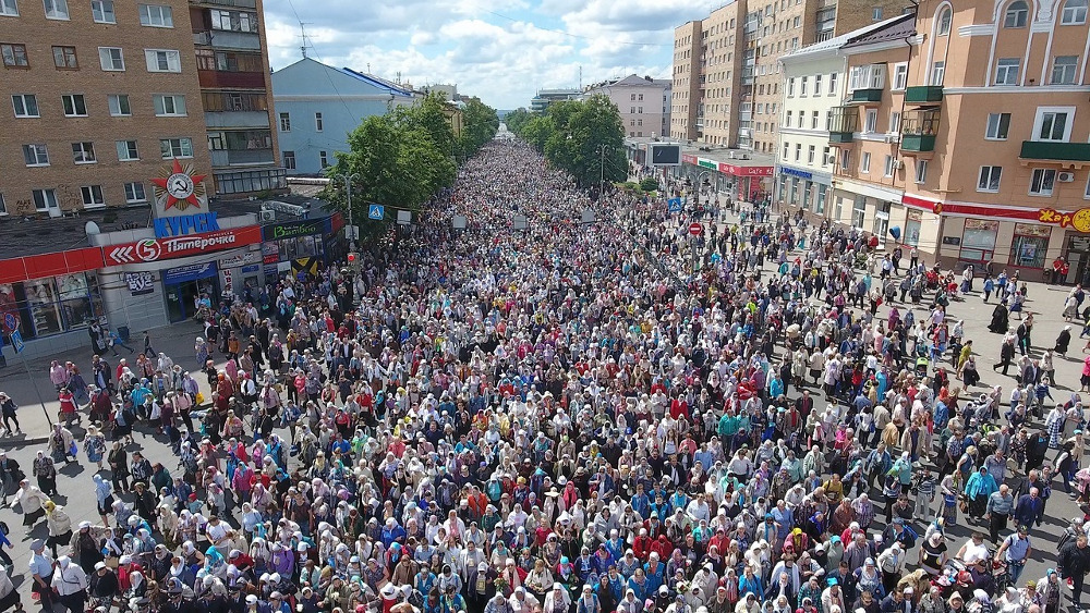 1000 человек. 10 Тысяч человек. Десять тысяч человек. Тысяча человек. 35 Тысяч человек.